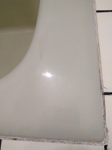 浴槽の水アカもキレイに取れました。
画像では分かりにくいですが、かつての光沢を取り戻しました。